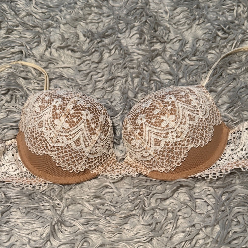 Victoria's Secret Lace Bra in Cream and Tan